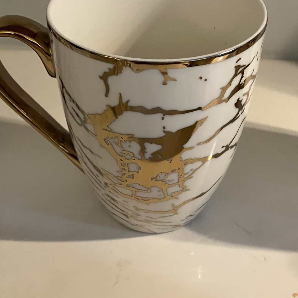 Certified International Gold and Cream Mug Set - Picture 5 of 9
